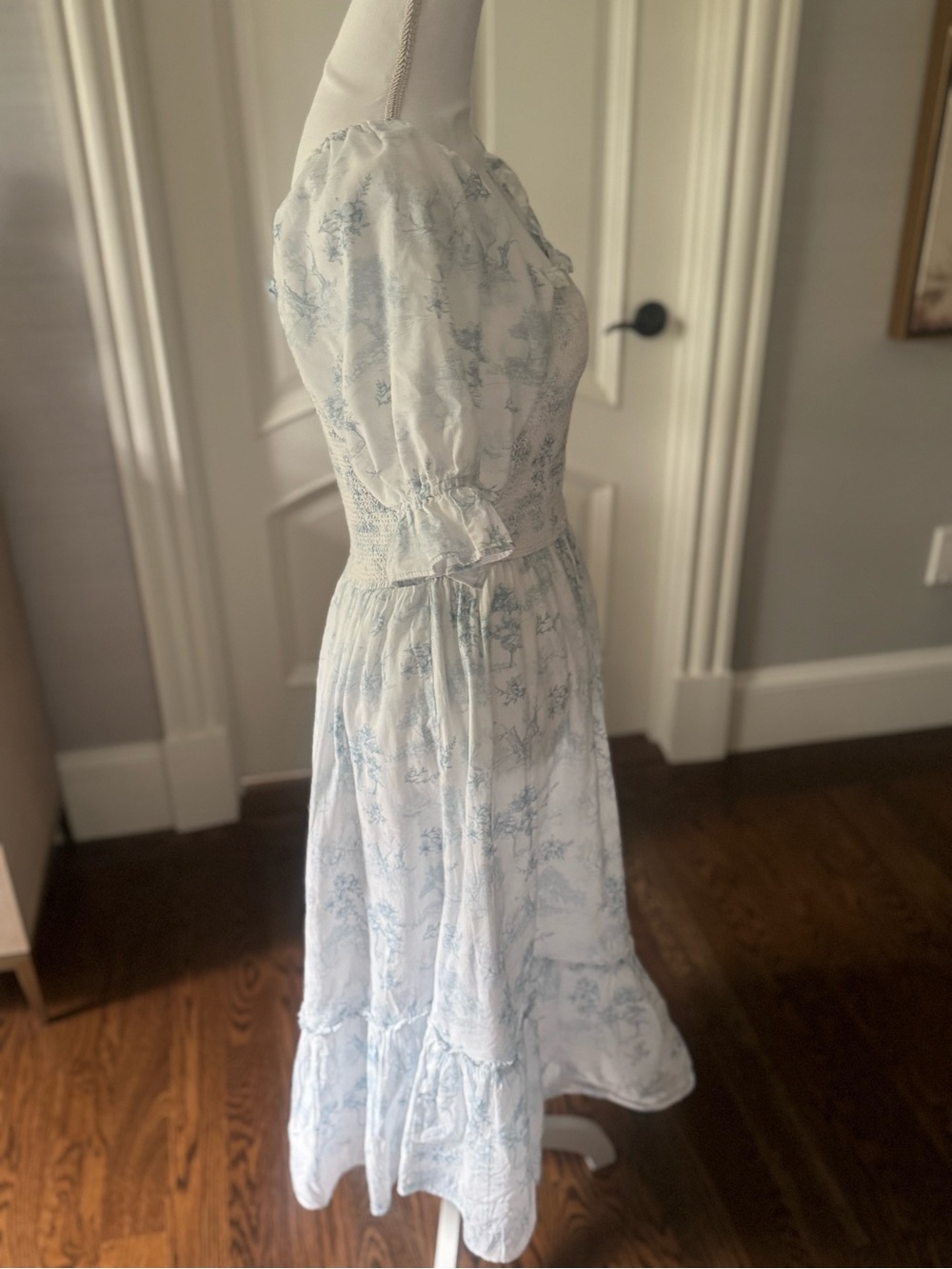 Ivy City Co Light Blue 100% Cotton Floral Smocked Midi Dress - Picture 4 of 5
